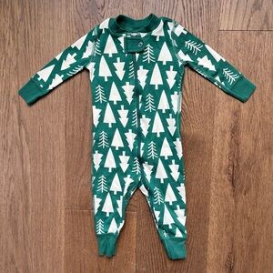 Hanna Andersson green Christmas tree pajamas